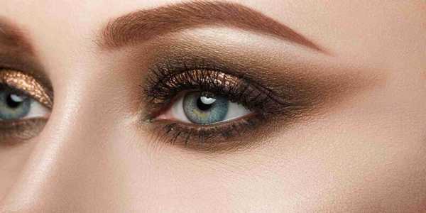 Your Step-By-Step Guide To A Flawless Smokey Eye